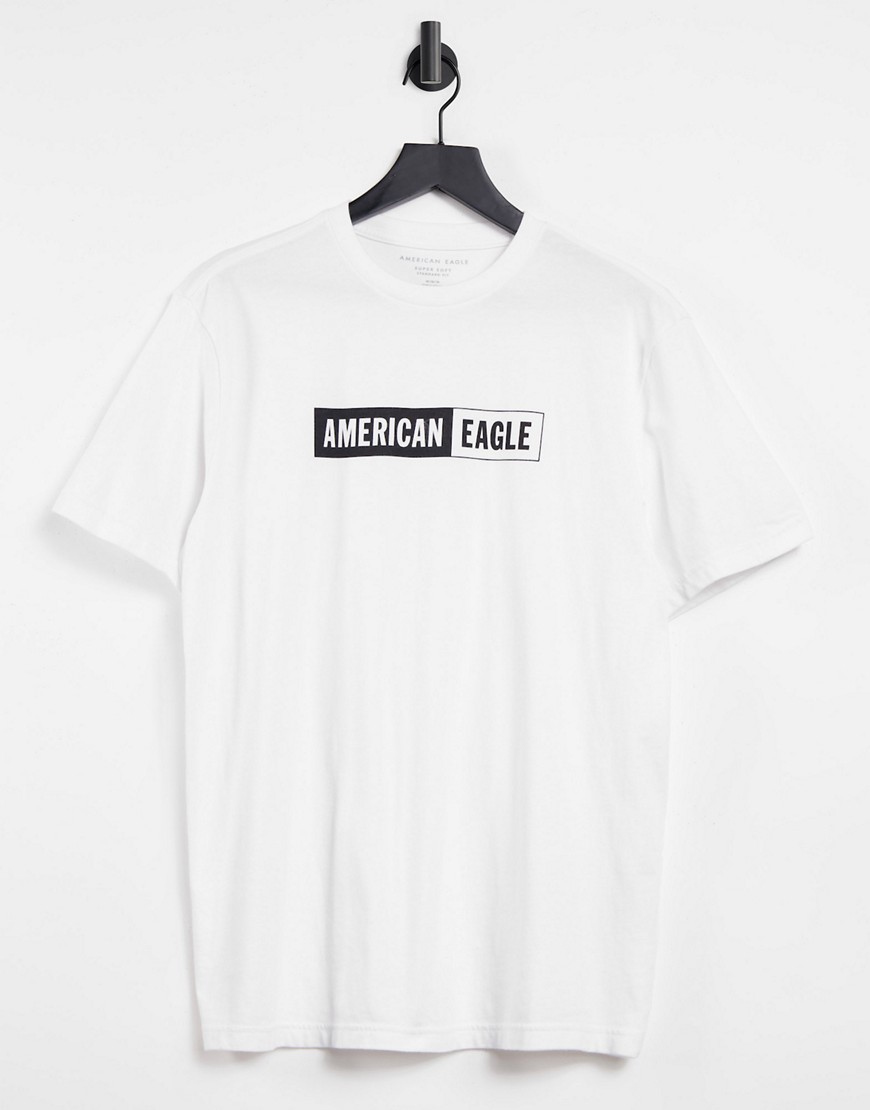 American Eagle - T-shirt met rechthoekig logo op de voorkant in wit