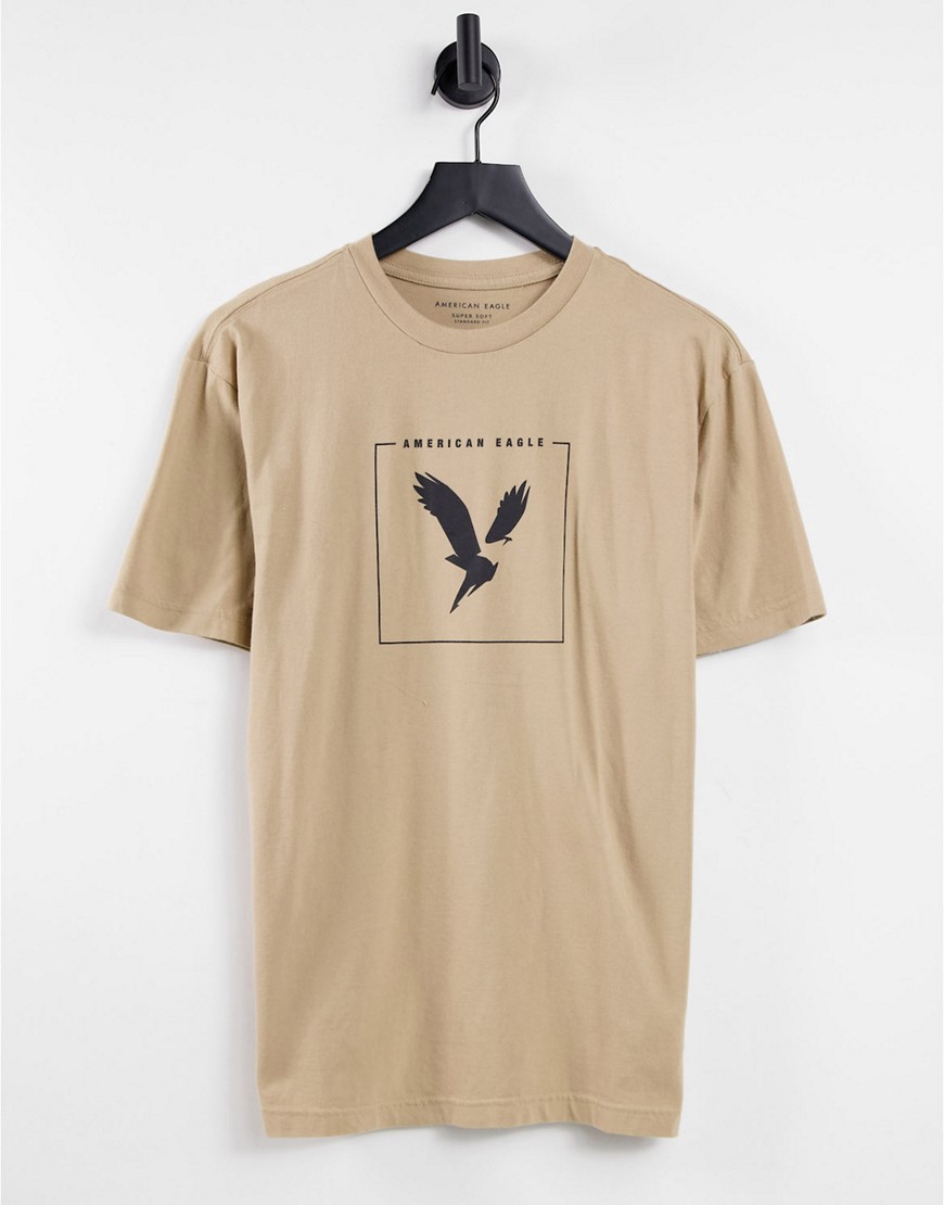 American Eagle - T-shirt met vierkante logoprint van adelaar in het midden in bruin