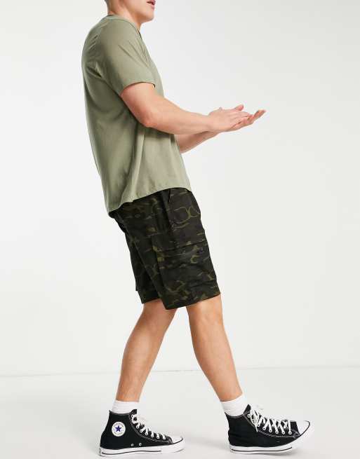 Mens shorts with zip on sale pockets