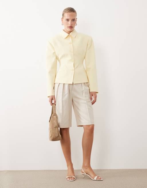 Americana amarillo crema abotonada con cintura entallada de ASOS DESIGN, 2 de 4