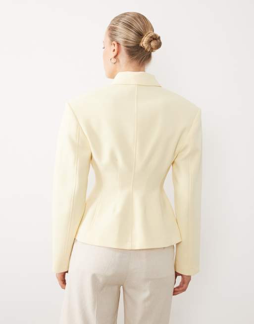 Americana amarillo crema abotonada con cintura entallada de ASOS DESIGN, 4 de 4