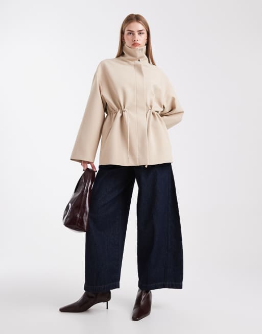 Americana color camel con cuello alzado y cordón ajustable en la cintura de ASOS DESIGN