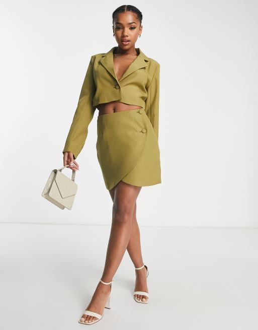 Americana corta caqui de In The Style x Perrie Sian (parte de un conjunto), 2 de 4