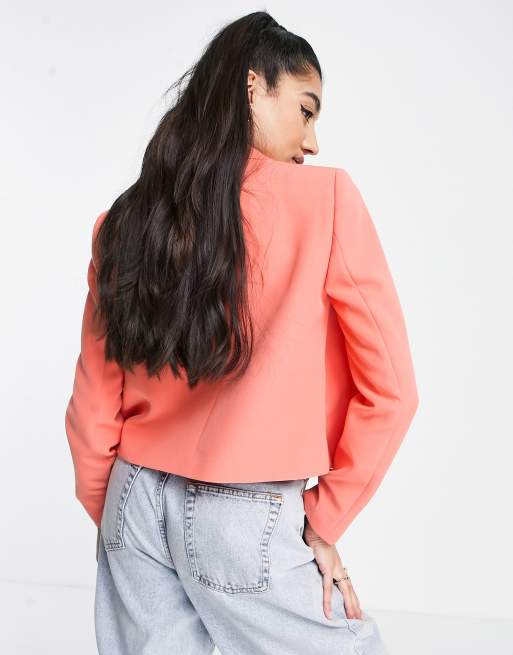 Americana corta color coral con doble botonadura de Miss Selfridge, 3 de 4