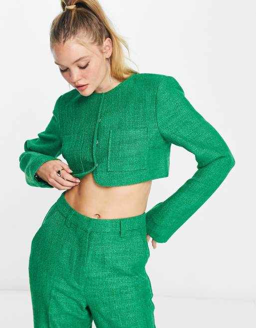 Americana corta verde de tweed de NA-KD (parte de un conjunto)