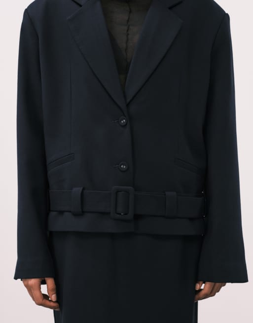 Americana de sastre azul marino ultragrande con cinturón en el bajo de ASOS DESIGN, 3 de 4