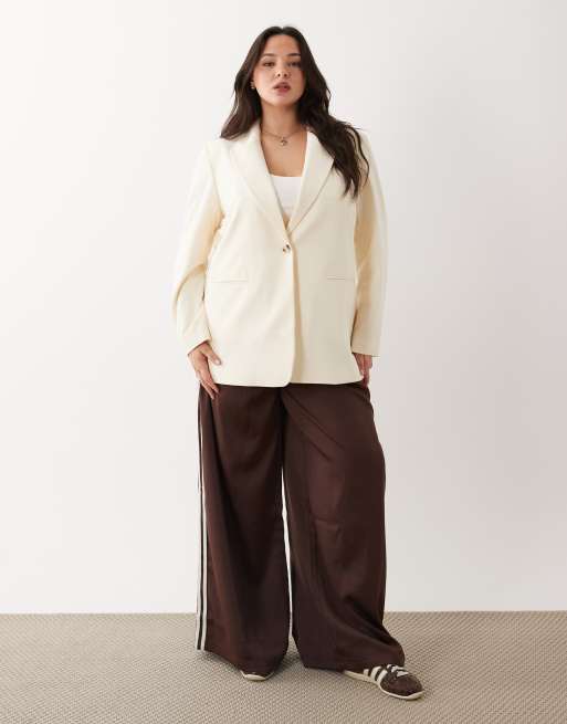 Americana de sastre color crema holgada de ASOS DESIGN Curve, 2 de 4