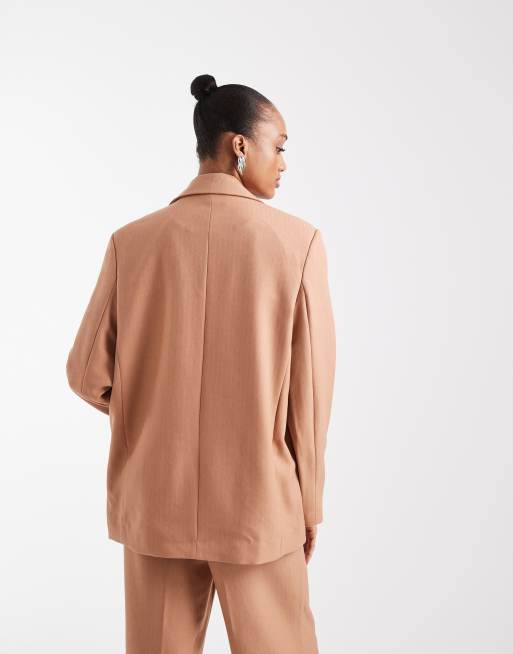 Americana de sastre color moca con patrón de espiga de Vero Moda Tall (parte de un conjunto), 2 de 4