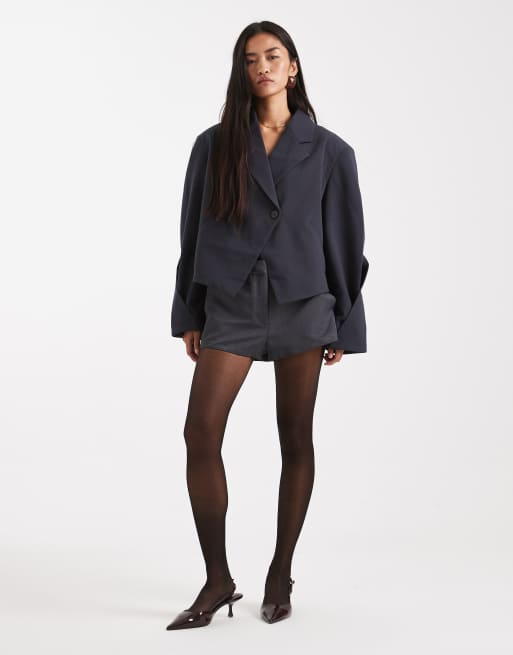 Americana de sastre corta gris carbón asimétrica de ASOS DESIGN, 2 de 4