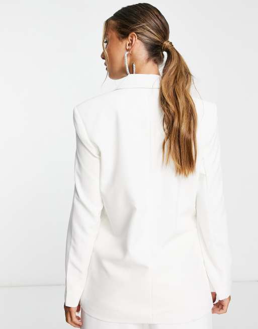 Americana de traje de novia blanca de corte sartorial extragrande de Vila, 2 de 4