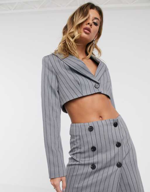Traje con americana muy corta y falda a rayas diplomáticas de ASOS DESIGN, 2 de 3