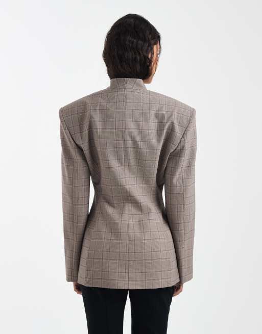 Americana gris a cuadros cruzada con cuello subido de ASOS DESIGN, 4 de 4