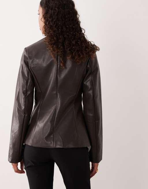 Americana marrón moldeada de poliuretano de Gina Tricot, 4 de 4