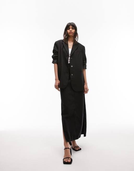 Americana negra de sastre con detalle retorcido en las mangas de Topshop 