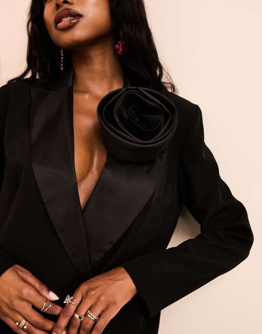 Americana negra extragrande con detalle exagerado de ramillete de ASOS LUXE, 4 de 4