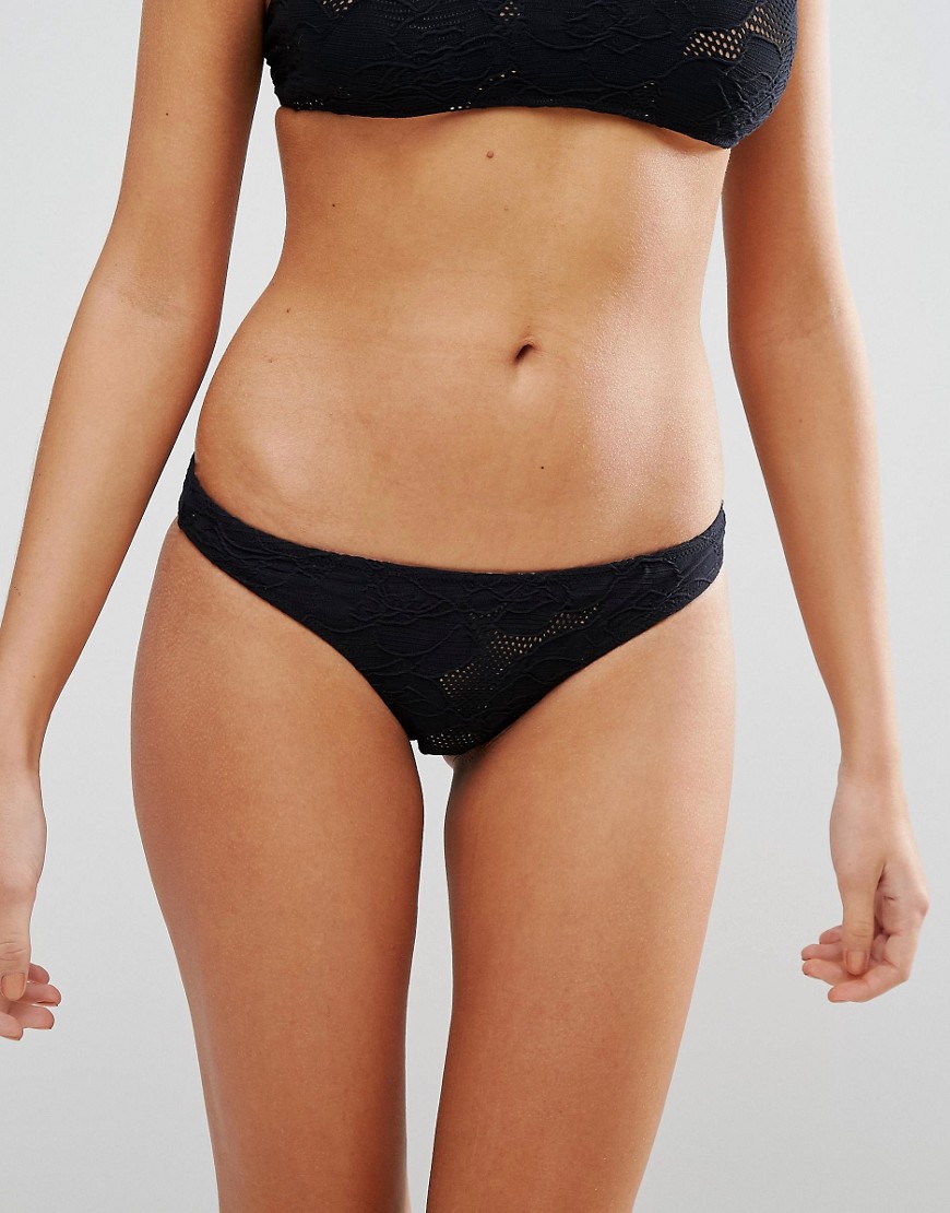 Amuse Society - Slip bikini sgambati succinti in tessuto a rete-Nero