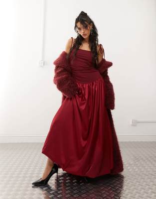 Amy Lynn - Alexa - Maxikleid aus Satin in Burgunderrot