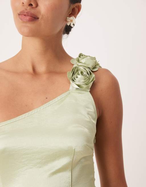 Amy Lynn - Æblegrøn midaxi-kjole med oneshoulder-snit, flæser og 3D-roser i satin, 2 af 4