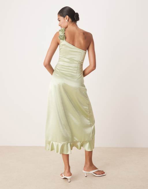 Amy Lynn - Æblegrøn midaxi-kjole med oneshoulder-snit, flæser og 3D-roser i satin, 4 af 4