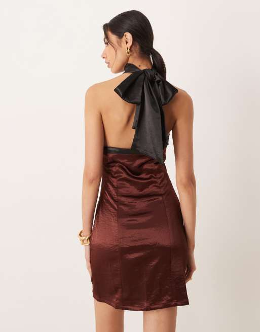 Amy Lynn - Brun/sort halterneck-minikjole med kontrastdesign i satin, 2 af 4