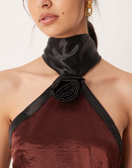 Amy Lynn - Brun/sort halterneck-minikjole med kontrastdesign i satin, 4 af 4