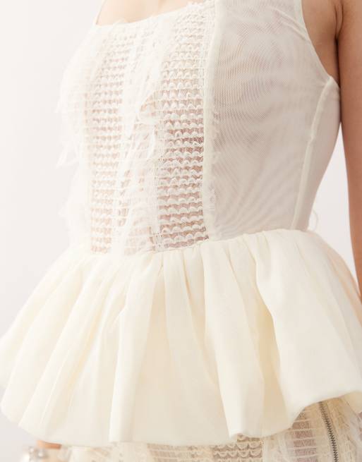 Amy Lynn – Calla – Elfenbensvit topp i peplum-modell med textur, del av set, 2 av 4