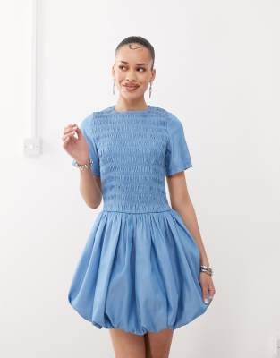 Amy Lynn - Eleanor - Minikleid aus Chambray in Blau mit Streifen und Ballonsaum