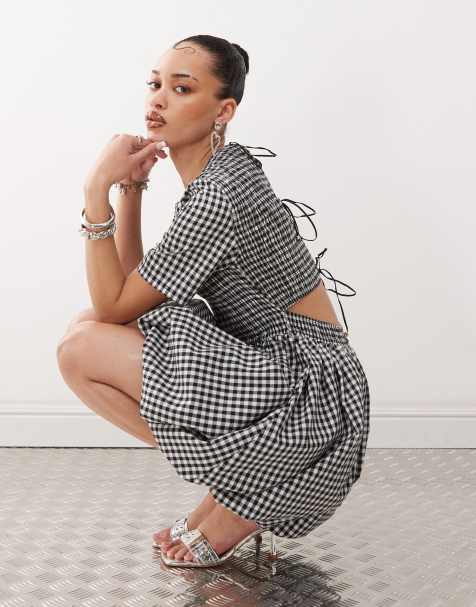 Amy Lynn – Gesmoktes Minikleid mit Schößchen, Bindebändern hinten und Vichykaromuster in Schwarz/Weiß - view 1