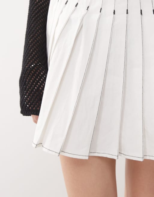 Amy Lynn – Kurzer Faltenrock in Silberoptik, 4 von 5