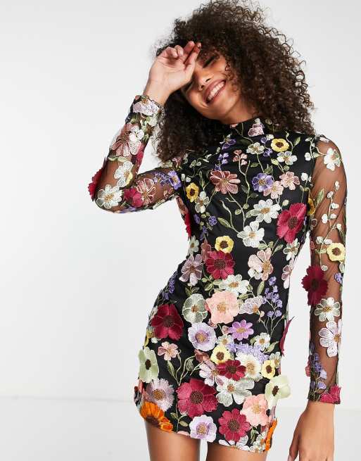 Amy Lynn - Mini-jurk met open achterkant in zwart met bloemenborduursels op zwarte ondergrond