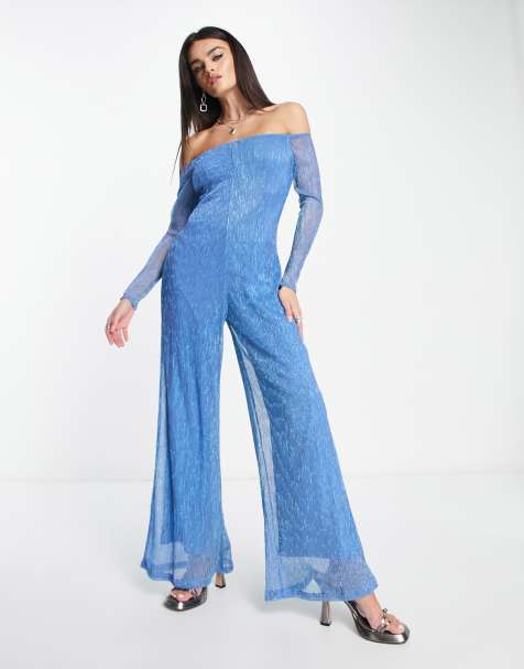 Amy Lynn – Odette – Blå glittrig jumpsuit med bardotringning, vida ben och plissering - view 1