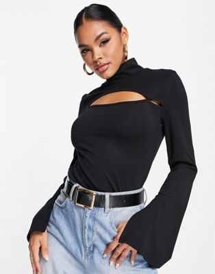 Amy Lynn ribbed cut out top in black