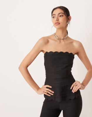 Amy Lynn Scalloped Bandage Top In Black