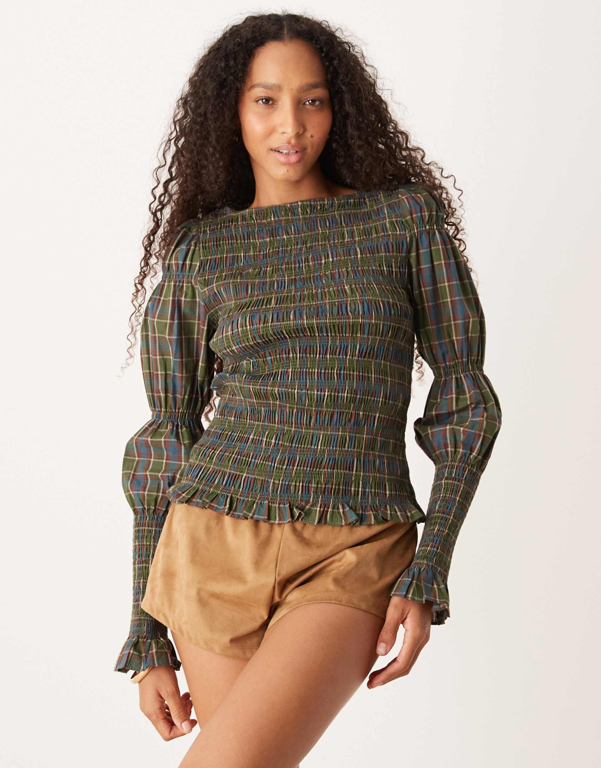 amy lynn shirred long sleeve top in green plaid