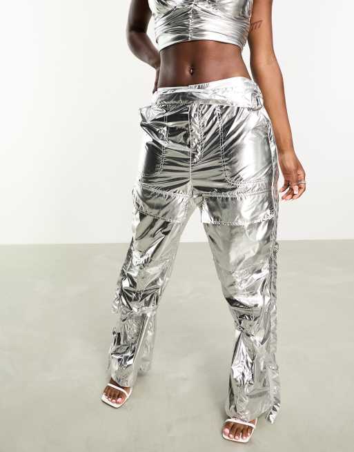 Amy Lynn - Y2K vloeibare legerbroek in hoogglanzend metallic zilver, deel van co-ord set