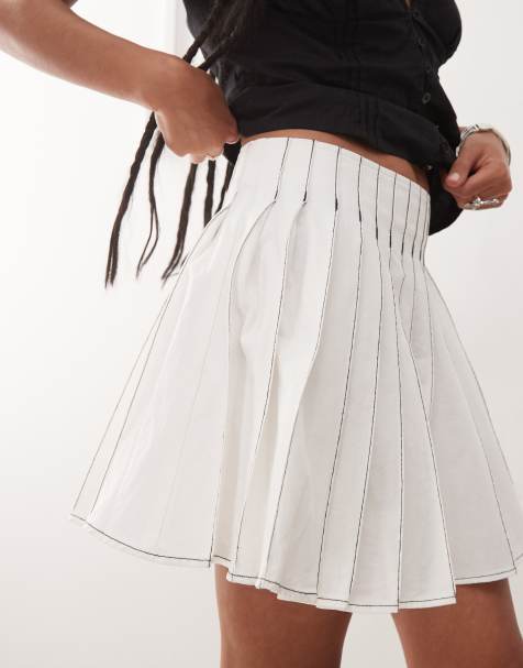 Amy Lynn Ziggy contrast pleated mini skirt in white