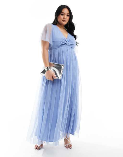 Anaya Plus – Tüll-Maxikleid in Zartblau mit verdrehtem Detail