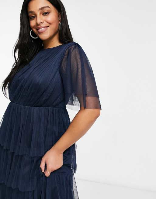 Anaya Plus – With Love – Bridesmaid – Marinblå panelsydd maxiklänning med volang, 3 av 4