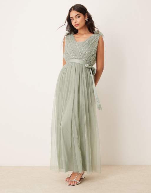 Anaya - Robe longue et ornementée de demoiselle d'honneur avec volants sur les épaules - Vert givré