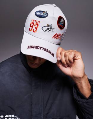 And1 - Casquette à 5 pans style golfeur avec écusson multiples - Gris