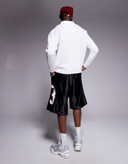 AND1 – Oversize-Sportshorts in Schwarz mit Motiv-Print und Longline-Schnitt, 4 von 5