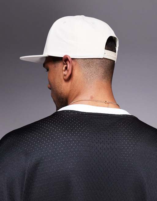 AND1 - Pet met logo en sportmotief in crème, 2 van 3