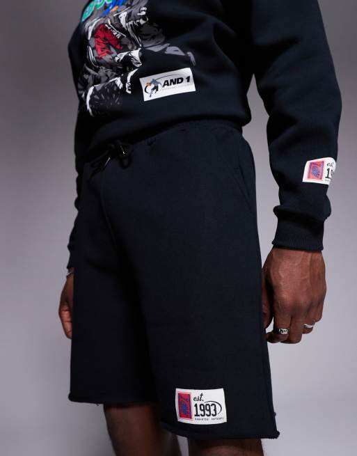 AND1 – Svarta shorts i oversize med sportigt tryck och råskuren fåll, 2 av 5