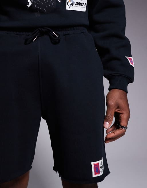 AND1 – Svarta shorts i oversize med sportigt tryck och råskuren fåll, 5 av 5