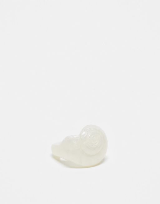 Anillo blanco unisex con diseño de concha de plástico de Reclaimed Vintage