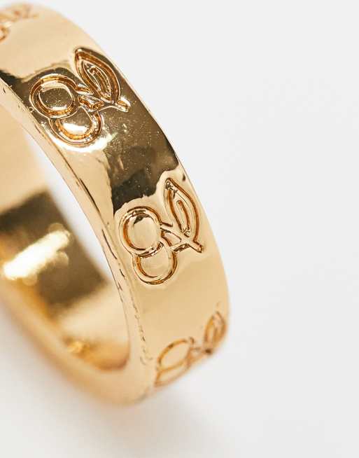 Anillo con diseño de cerezas grabadas chapado en oro de 14 quilates de ASOS DESIGN, 4 de 4
