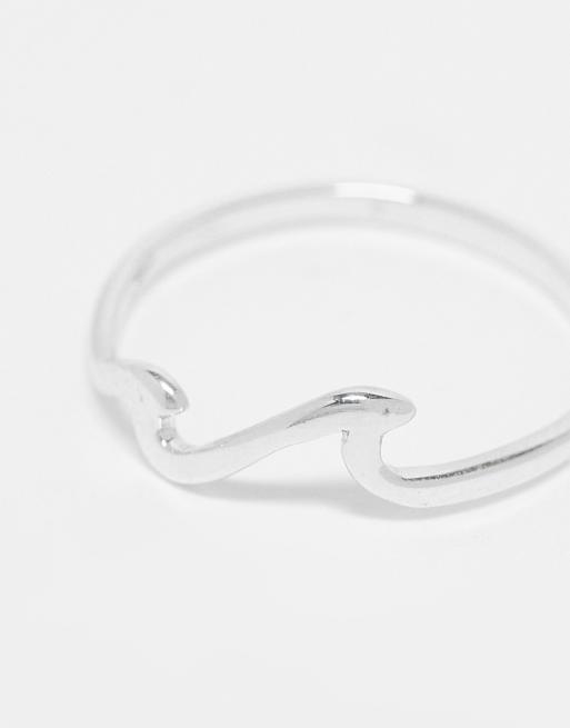 Anillo con diseño de ola de plata de ley de Kingsley Ryan, 2 de 3