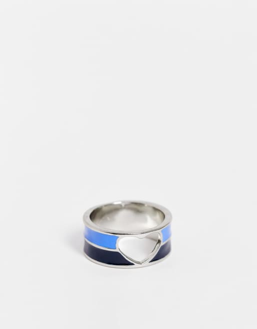 Anillo con diseño esmaltado negro y azul y abertura en forma de corazón de ASOS DESIGN