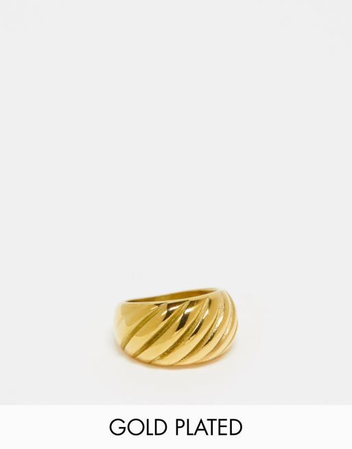 Anillo con diseño texturizado de acero inoxidable chapado en oro de Neck On The Line 