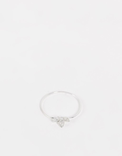 Anillo con triple pétalo de cristal de plata de ley de Kingsley Ryan Curve, 2 de 4